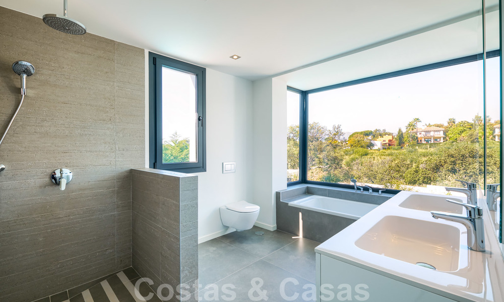 Prachtige nieuwe eigentijdse villa te koop, klaar om in te trekken, Oost-Marbella 21790