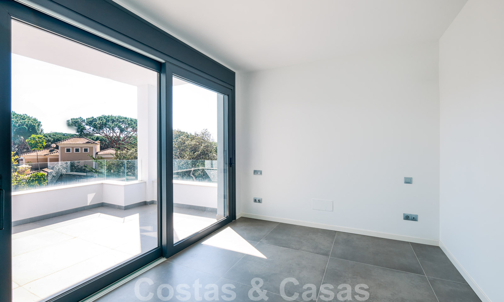 Prachtige nieuwe eigentijdse villa te koop, klaar om in te trekken, Oost-Marbella 21794