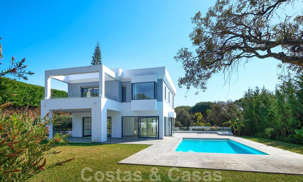 Prachtige nieuwe eigentijdse villa te koop, klaar om in te trekken, Oost-Marbella 21798