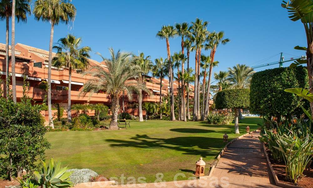 Penthouse appartement te koop in exclusieve urbanisatie aan het strand tussen Puerto Banus en San Pedro, Marbella 21760