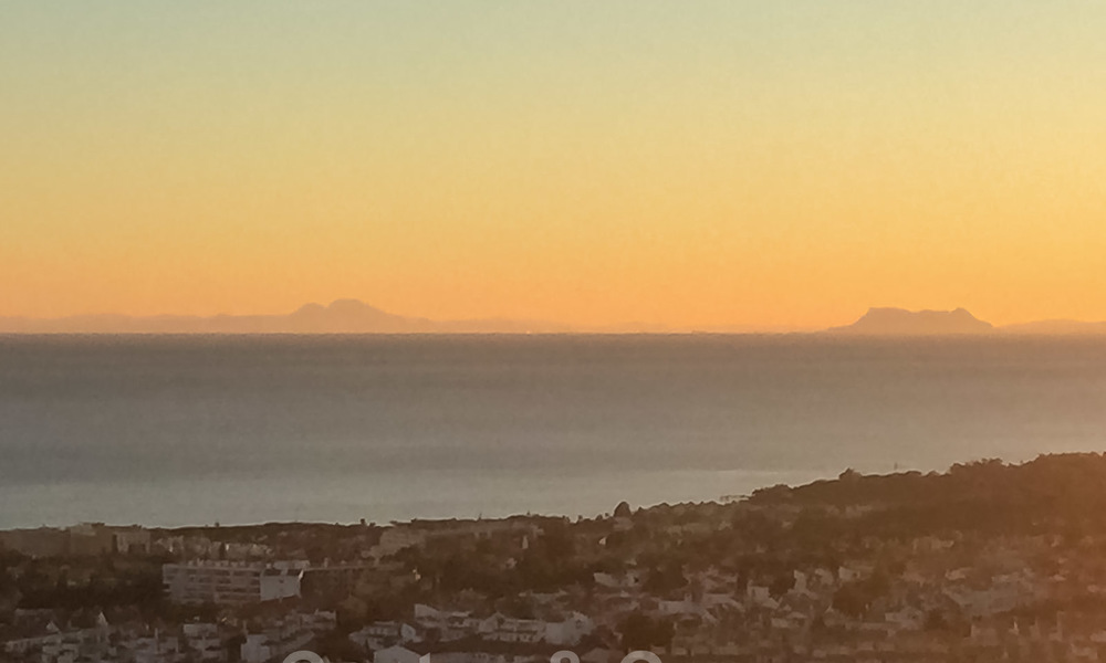 Grote kavel met bouwproject en prachtig zeezicht te koop in een exclusieve woonwijk boven Marbella stad 21827