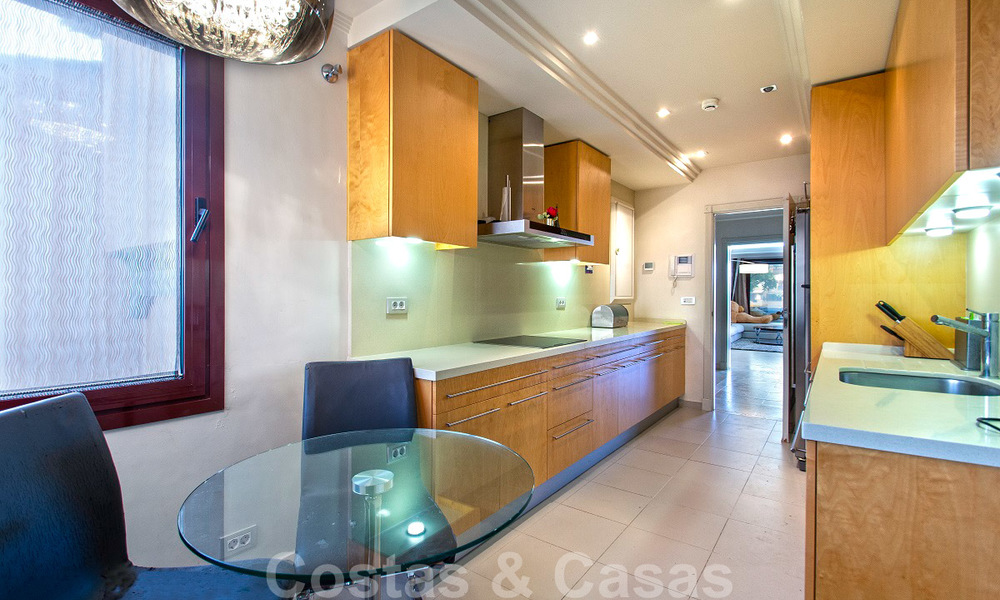 Luxe appartement te koop in een exclusief complex direct aan het strand op de New Golden Mile, Estepona 21799