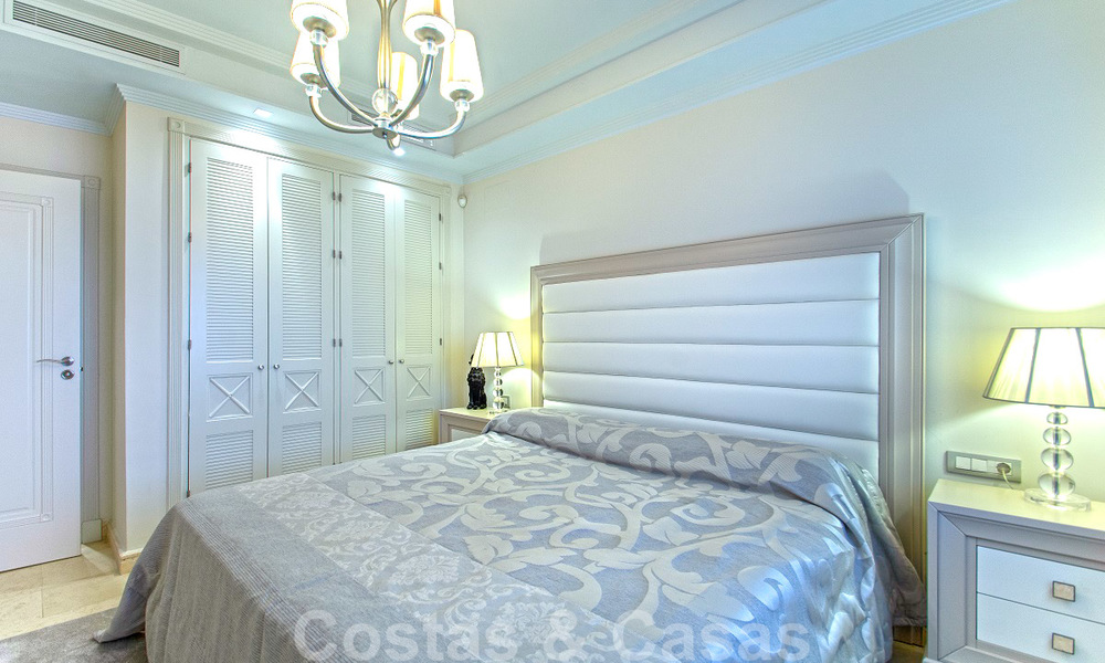 Luxe appartement te koop in een exclusief complex direct aan het strand op de New Golden Mile, Estepona 21808