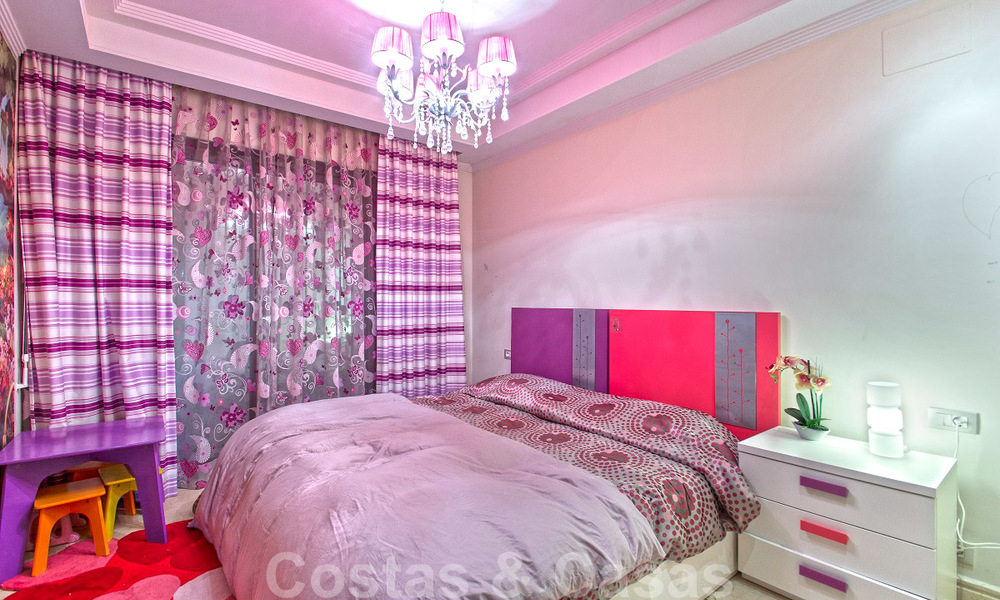 Luxe appartement te koop in een exclusief complex direct aan het strand op de New Golden Mile, Estepona 21809