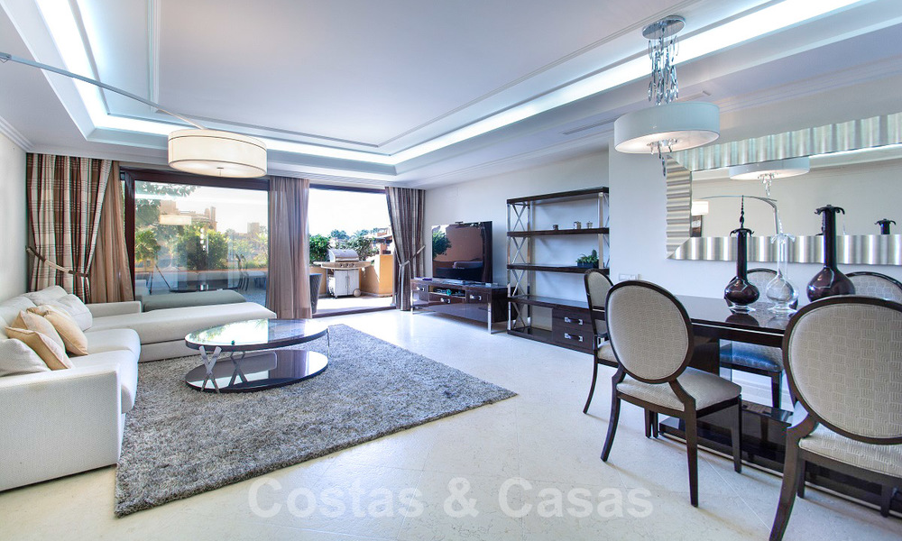 Luxe appartement te koop in een exclusief complex direct aan het strand op de New Golden Mile, Estepona 21811