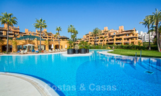 Luxe appartement te koop in een exclusief complex direct aan het strand op de New Golden Mile, Estepona 21820 