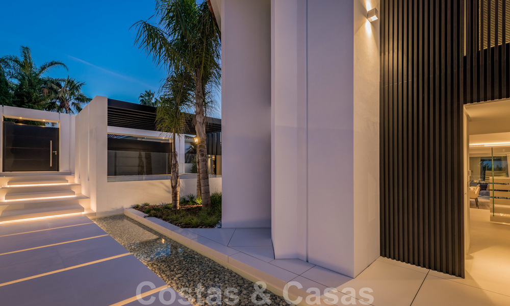 Zeer stijlvolle eigentijdse luxe villa te koop in het hart van de Golf Vallei, instapklaar - Nueva Andalucia, Marbella 21862