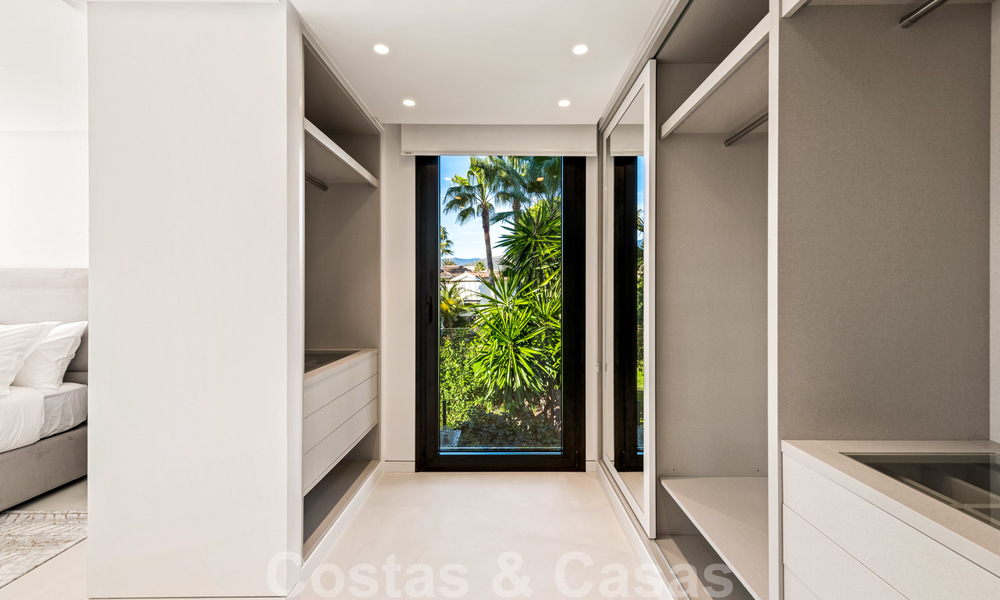 Zeer stijlvolle eigentijdse luxe villa te koop in het hart van de Golf Vallei, instapklaar - Nueva Andalucia, Marbella 21865