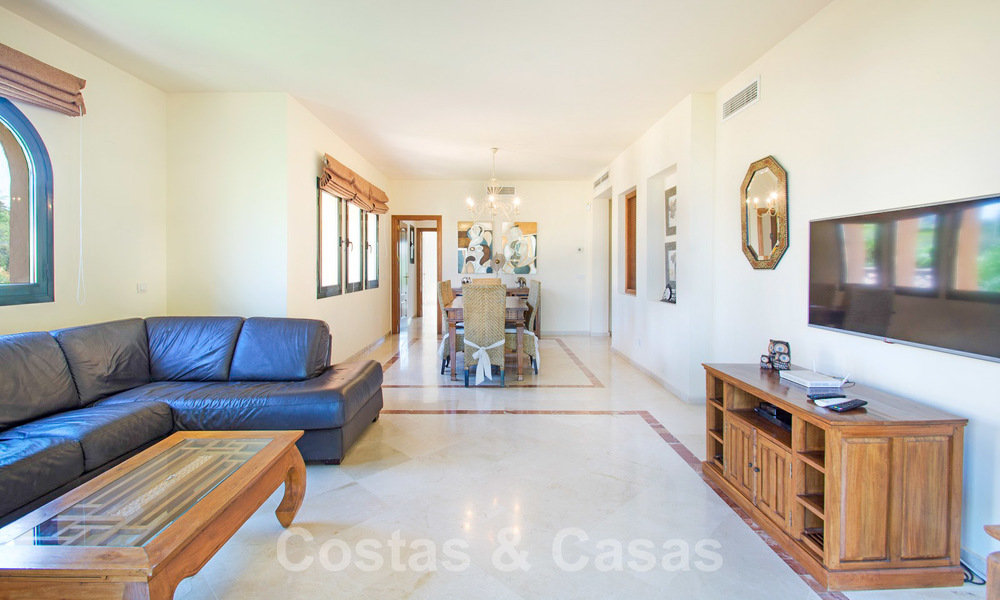 Aantrekkelijk luxe penthouse te koop, geprijsd om te verkopen aan de New Golden Mile, Marbella - Estepona 21898