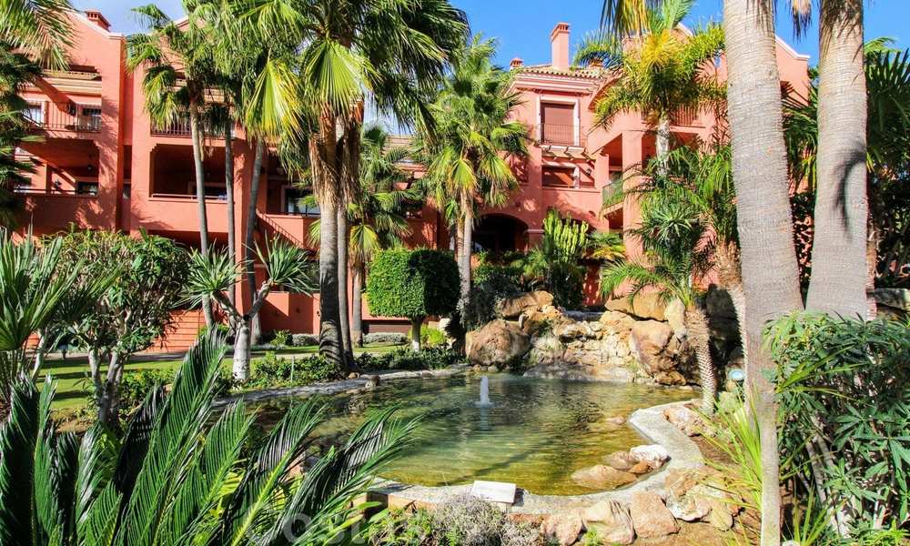 Aantrekkelijk investerings- of vakantieappartement te koop in een populair resort, op loopafstand van het strand en Puerto Banus, Marbella 21928