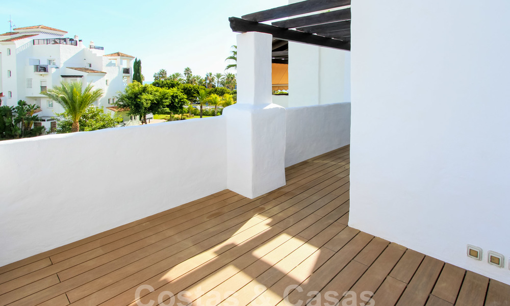 Recentelijk gerenoveerd helder appartement te koop in een prachtig strandcomplex op loopafstand van voorzieningen en San Pedro, Marbella 21950
