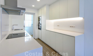 Recentelijk gerenoveerd helder appartement te koop in een prachtig strandcomplex op loopafstand van voorzieningen en San Pedro, Marbella 21956 