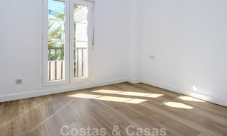 Recentelijk gerenoveerd helder appartement te koop in een prachtig strandcomplex op loopafstand van voorzieningen en San Pedro, Marbella 21957 