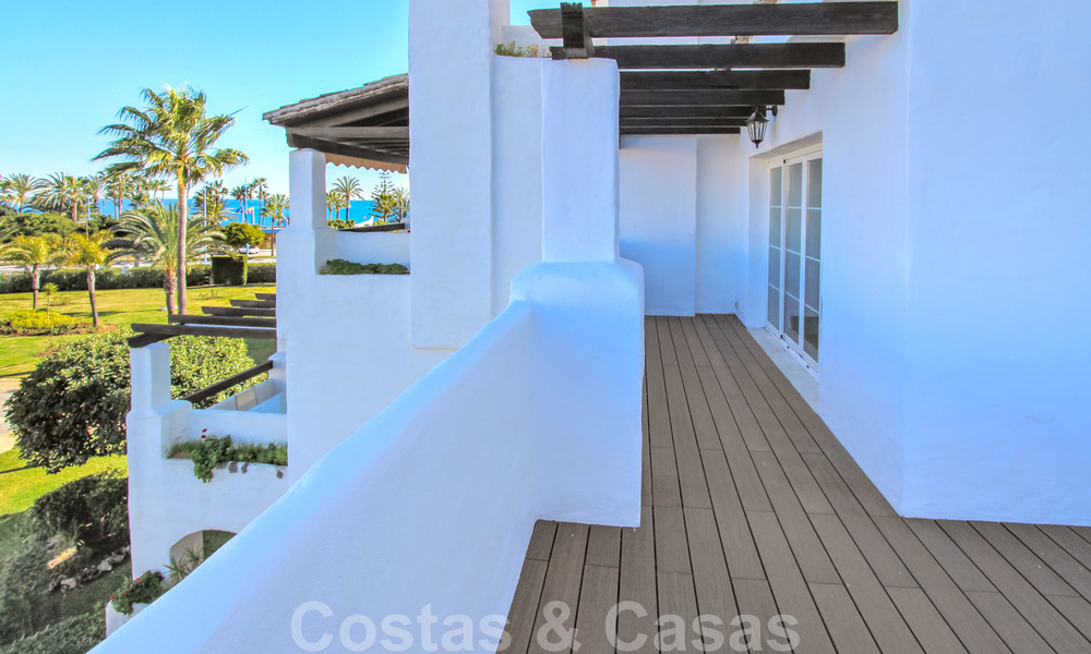 Recentelijk gerenoveerd helder appartement te koop in een prachtig strandcomplex op loopafstand van voorzieningen en San Pedro, Marbella 21960