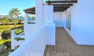 Recentelijk gerenoveerd helder appartement te koop in een prachtig strandcomplex op loopafstand van voorzieningen en San Pedro, Marbella 21960 