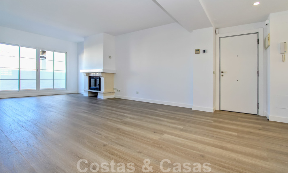 Recentelijk gerenoveerd helder appartement te koop in een prachtig strandcomplex op loopafstand van voorzieningen en San Pedro, Marbella 21966