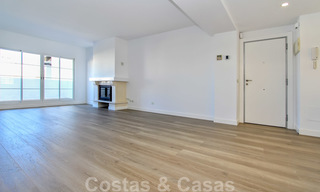 Recentelijk gerenoveerd helder appartement te koop in een prachtig strandcomplex op loopafstand van voorzieningen en San Pedro, Marbella 21966 