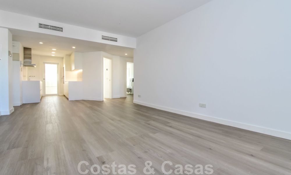 Recentelijk gerenoveerd helder appartement te koop in een prachtig strandcomplex op loopafstand van voorzieningen en San Pedro, Marbella 21969