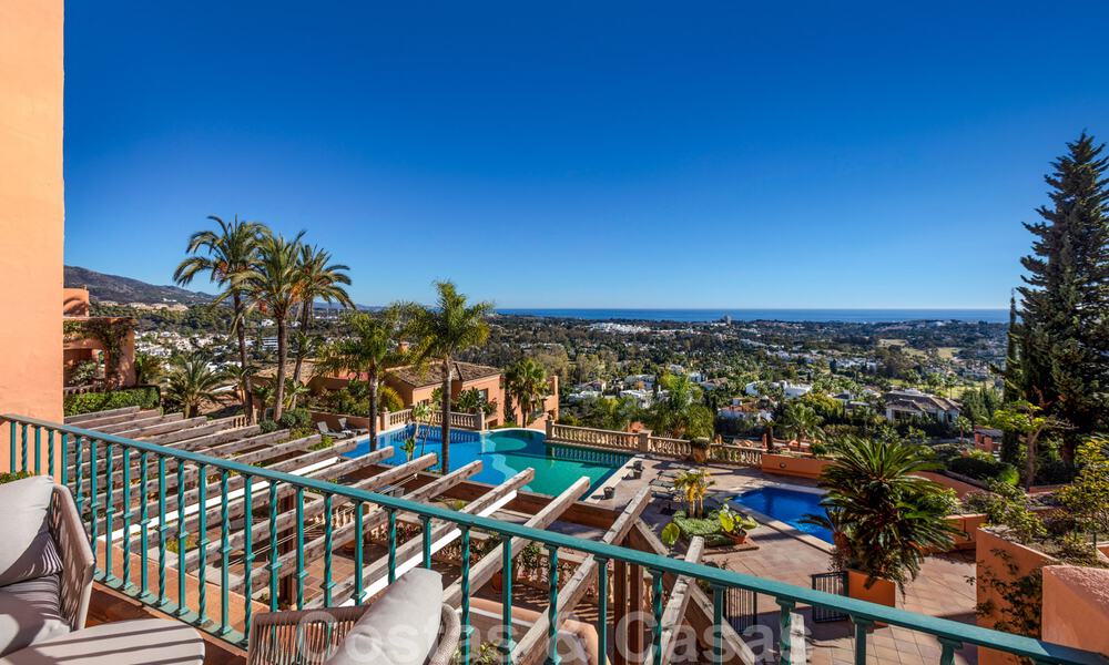 Indrukwekkend penthouse appartement te met panoramisch zeezicht te koop in de Golf Vallei van Nueva Andalucia, Marbella 37544