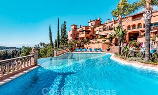 Indrukwekkend penthouse appartement te met panoramisch zeezicht te koop in de Golf Vallei van Nueva Andalucia, Marbella 37553 