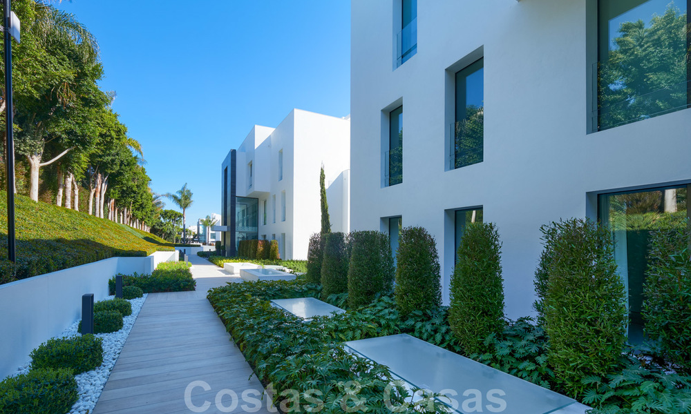 Privé herverkoop. Ultra deluxe avant garde strand appartement te koop in een exclusief complex aan de New Golden Mile, Marbella - Estepona 21995