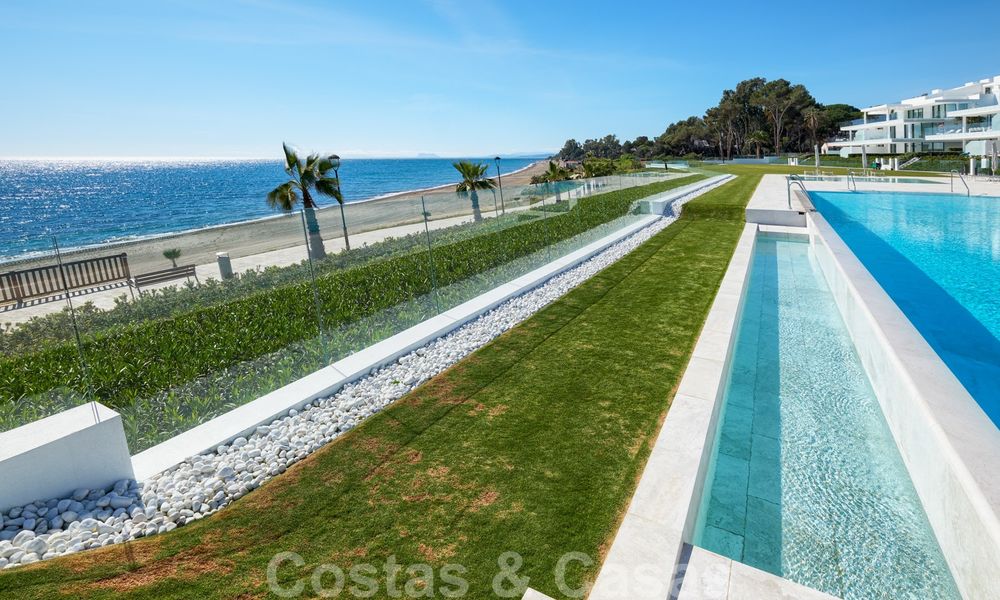 Privé herverkoop. Ultra deluxe avant garde strand appartement te koop in een exclusief complex aan de New Golden Mile, Marbella - Estepona 22000
