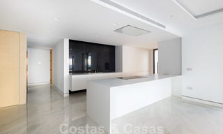 Privé herverkoop. Ultra deluxe avant garde strand appartement te koop in een exclusief complex aan de New Golden Mile, Marbella - Estepona 22003 