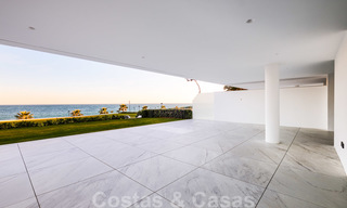 Privé herverkoop. Ultra deluxe avant garde strand appartement te koop in een exclusief complex aan de New Golden Mile, Marbella - Estepona 22009 