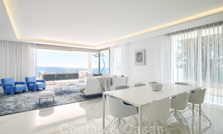 Privé herverkoop! Ultra deluxe avant garde strand appartement te koop in een exclusief complex aan de New Golden Mile, Marbella - Estepona. Verlaagd in prijs! 22055 