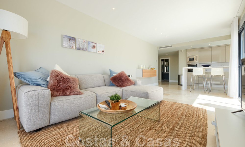 Helder en ruim appartement met enorm terras te koop op de New Golden Mile, Marbella - Estepona 22121