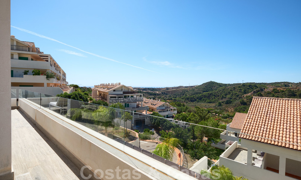 Helder en ruim appartement met enorm terras te koop op de New Golden Mile, Marbella - Estepona 22126