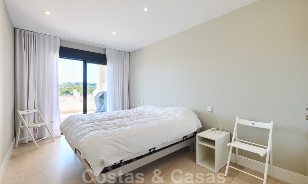 Helder en ruim appartement met enorm terras te koop op de New Golden Mile, Marbella - Estepona 22132