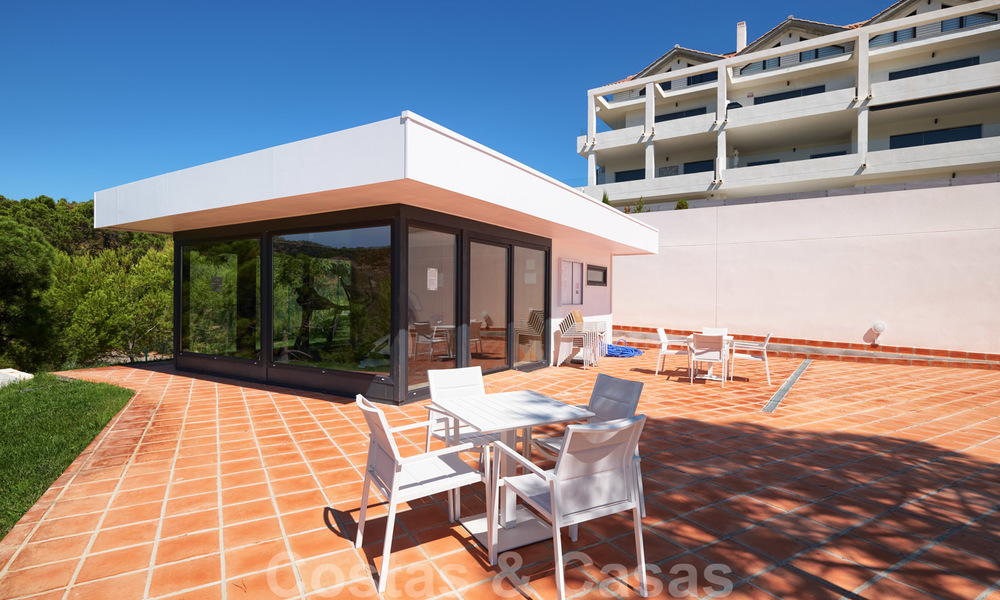 Helder en ruim appartement met enorm terras te koop op de New Golden Mile, Marbella - Estepona 22137