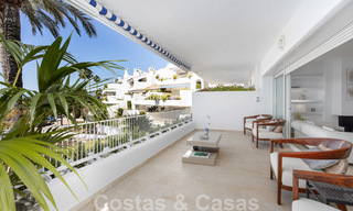Wondermooi luxe penthouse appartement te koop, met fantastisch zeezicht en op loopafstand van het strand, Oost Marbella 22240 