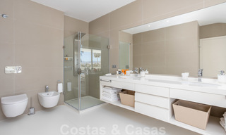 Wondermooi luxe penthouse appartement te koop, met fantastisch zeezicht en op loopafstand van het strand, Oost Marbella 22249 