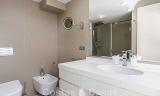 Wondermooi luxe penthouse appartement te koop, met fantastisch zeezicht en op loopafstand van het strand, Oost Marbella 22252 