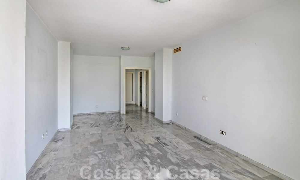Ruim 3-slaapkamer appartement te koop in Nueva Andalucia - Marbella, op loopafstand van het strand en Puerto Banus 23122