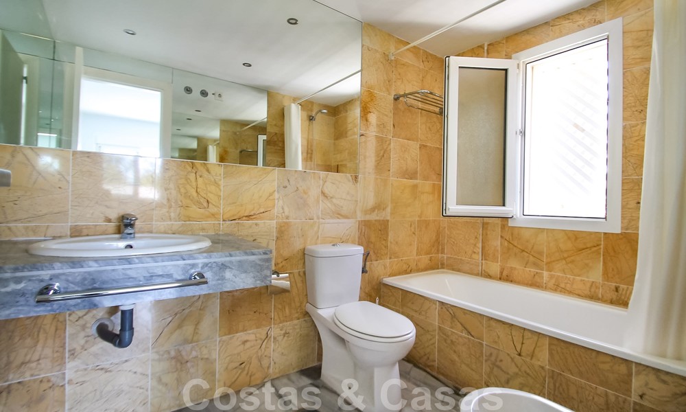 Ruim 3-slaapkamer appartement te koop in Nueva Andalucia - Marbella, op loopafstand van het strand en Puerto Banus 23124