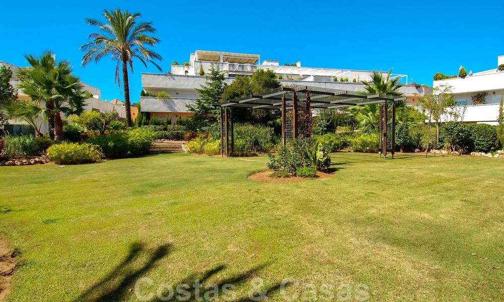 Ruim 3-slaapkamer appartement te koop in Nueva Andalucia - Marbella, op loopafstand van het strand en Puerto Banus 23144