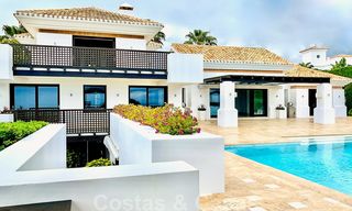 Prachtige villa met panoramisch zeezicht te koop in een prestigieus 5* golfresort op de New Golden Mile, tussen Marbella en Estepona 23300 