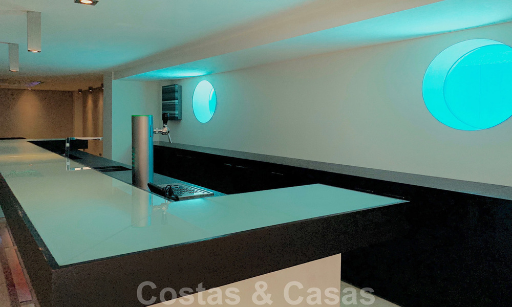 Prachtige villa met panoramisch zeezicht te koop in een prestigieus 5* golfresort op de New Golden Mile, tussen Marbella en Estepona 23309