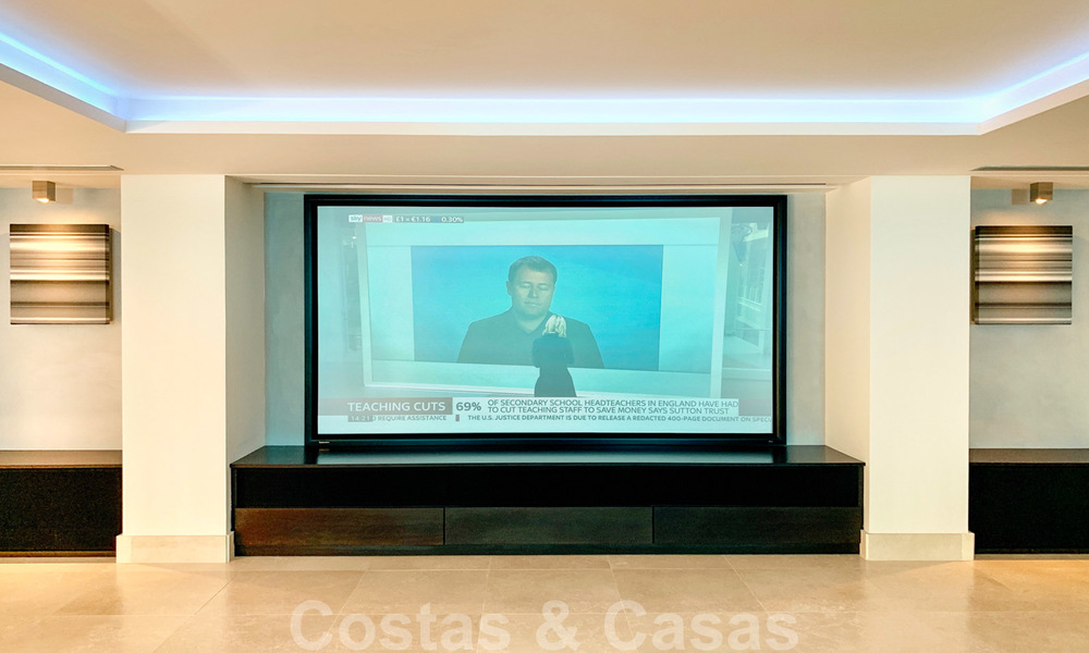 Prachtige villa met panoramisch zeezicht te koop in een prestigieus 5* golfresort op de New Golden Mile, tussen Marbella en Estepona 23311