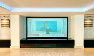 Prachtige villa met panoramisch zeezicht te koop in een prestigieus 5* golfresort op de New Golden Mile, tussen Marbella en Estepona 23311 