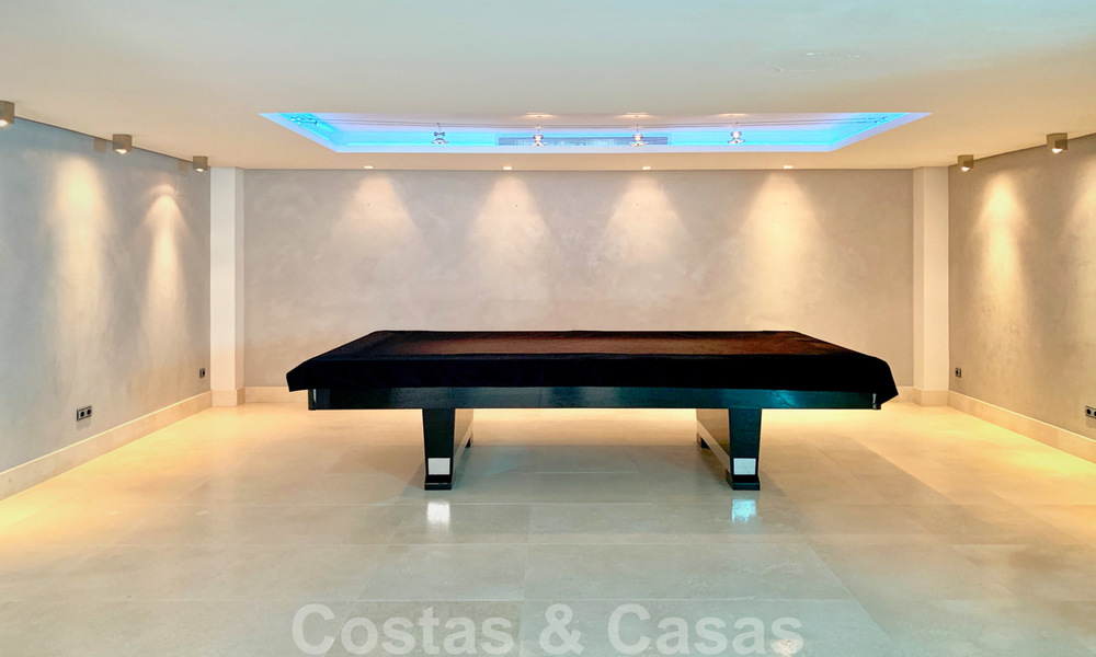 Prachtige villa met panoramisch zeezicht te koop in een prestigieus 5* golfresort op de New Golden Mile, tussen Marbella en Estepona 23312