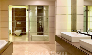 Prachtige villa met panoramisch zeezicht te koop in een prestigieus 5* golfresort op de New Golden Mile, tussen Marbella en Estepona 23316 