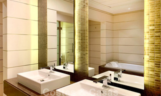 Prachtige villa met panoramisch zeezicht te koop in een prestigieus 5* golfresort op de New Golden Mile, tussen Marbella en Estepona 23317 