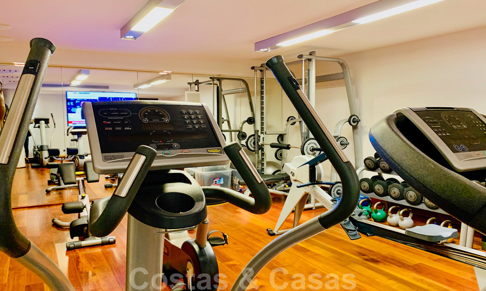 Prachtige villa met panoramisch zeezicht te koop in een prestigieus 5* golfresort op de New Golden Mile, tussen Marbella en Estepona 23325