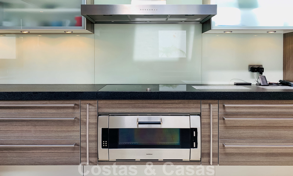 Prachtige villa met panoramisch zeezicht te koop in een prestigieus 5* golfresort op de New Golden Mile, tussen Marbella en Estepona 23328