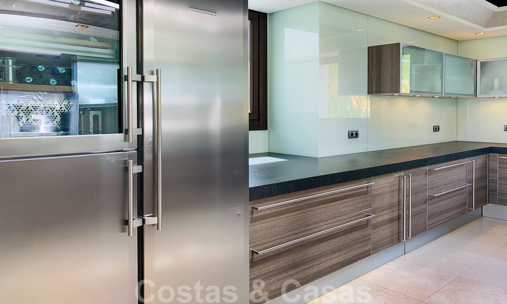 Prachtige villa met panoramisch zeezicht te koop in een prestigieus 5* golfresort op de New Golden Mile, tussen Marbella en Estepona 23329