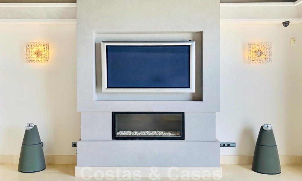 Prachtige villa met panoramisch zeezicht te koop in een prestigieus 5* golfresort op de New Golden Mile, tussen Marbella en Estepona 23331